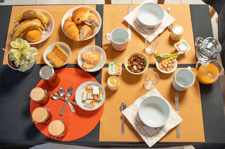Petit déjeuners en options servies dans la salle commune