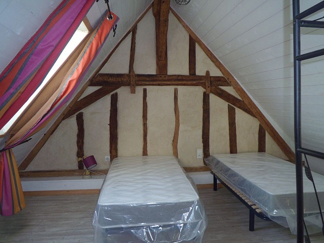 chambre à l'étage 2 lit de 90