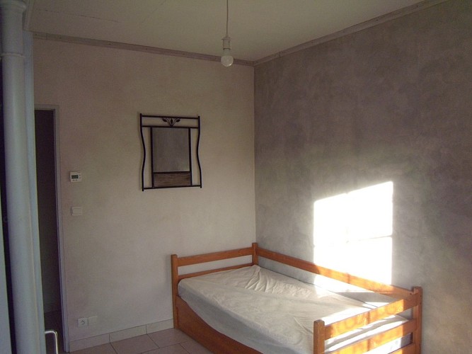 chambre rez de chaussée 1 lit de 90