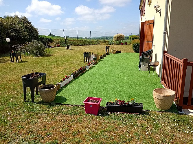 EXTERIEUR VUE SUR JARDIN