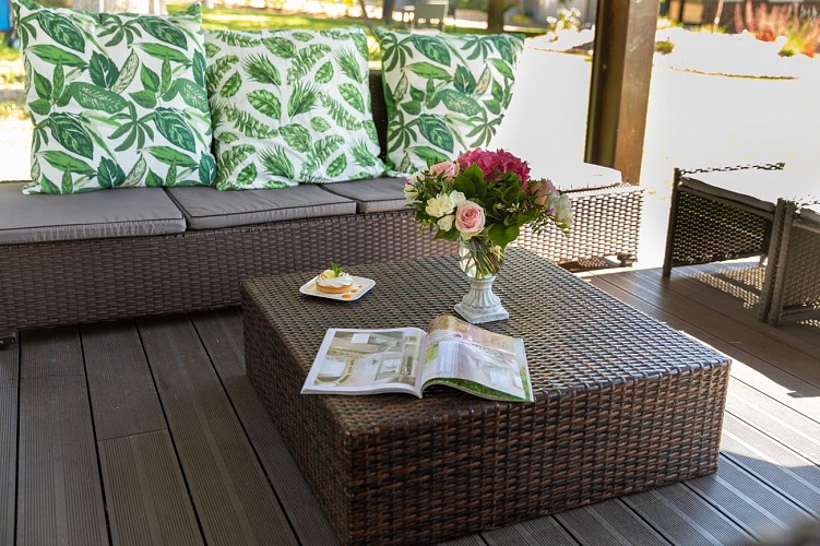 A L OMBRE SOUS LA PERGOLA