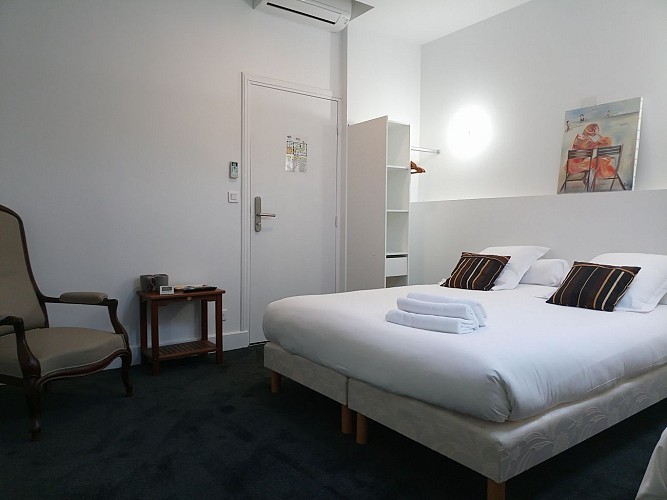 CHAMBRE 3 personnes "FLAUBERT"