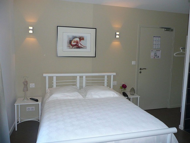 vallee-de-la-sarthe-saint-aubin-chambre-blanche-72-HOT