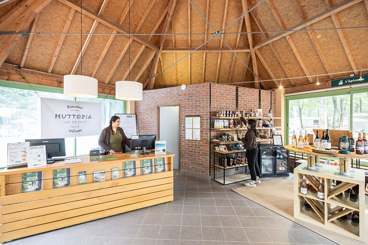 012-Huttopia_LacDeSille©ManuReyboz