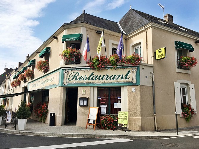 40673397_267287107445052_4620103647521406976_n