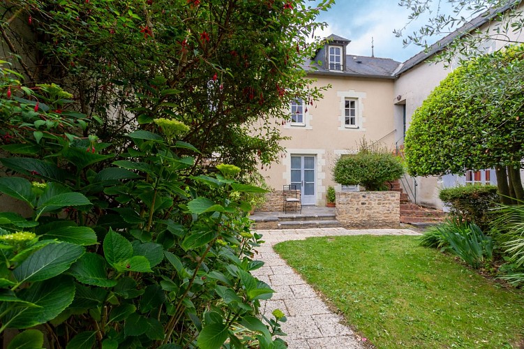 Grand Hôtel de Solesmes - allée extérieure