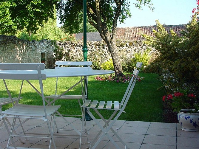 Salle et terrasse sur jardin