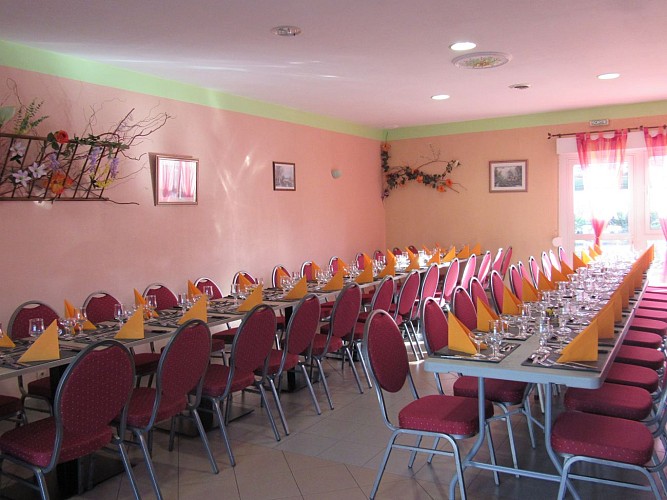 Auberge du Braconnier - banquet dans la grande salle