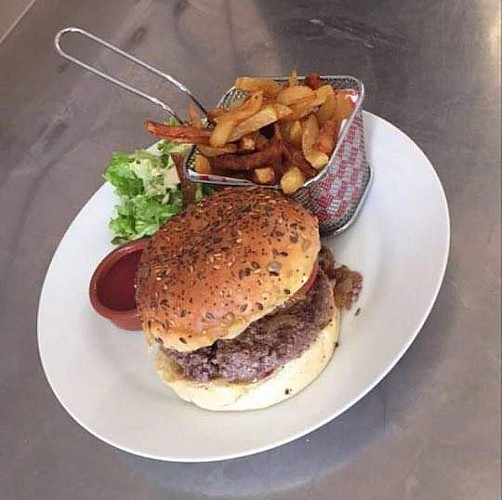 Assiette-Burger-La-Place-Chevillé