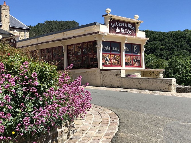 Restaurant La Cave à Bière - Saint-Léonard-des-Bois - extérieur