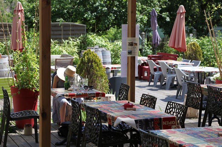 Restaurant Ô Passage - Saint-Léonard-des-Bois - terrasse