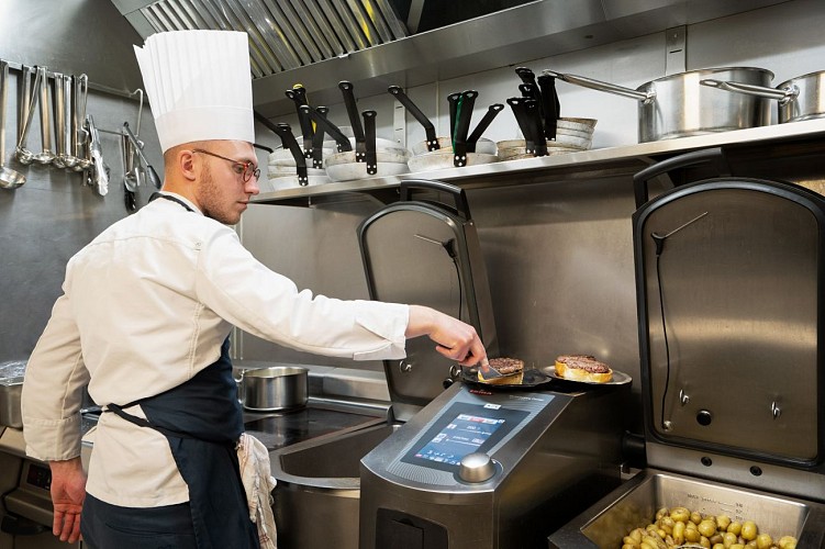 Notre chef en cuisine