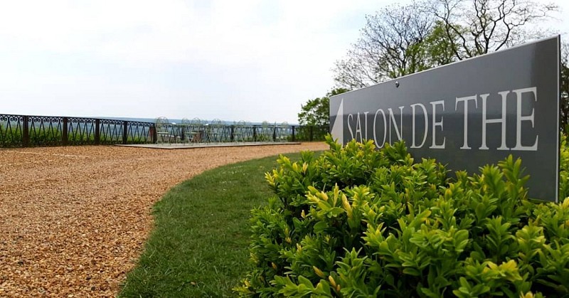 Vue extérieure du salon de thé