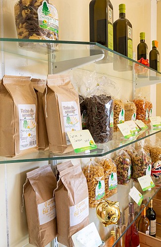 La-Jaluère-étagère-boutique