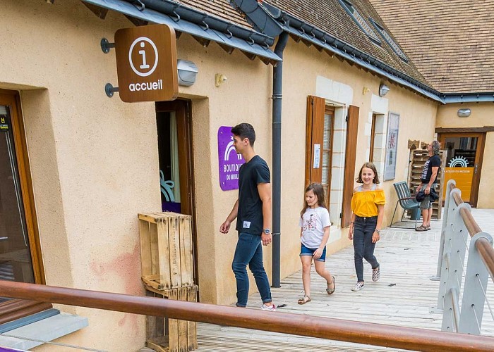 MoulinSart-Entrée--Boutique