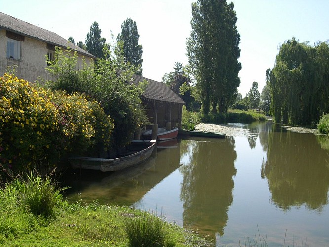 PCU879000735 - Lavoir à l'entrée du Moulin