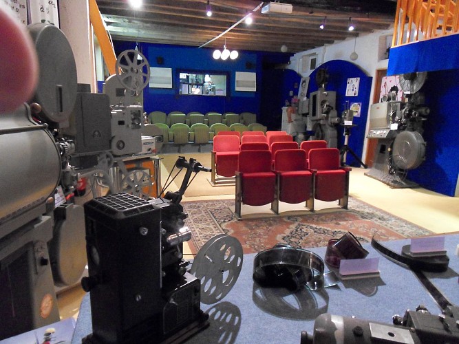 PCU879000735 - Musée et salle de projection