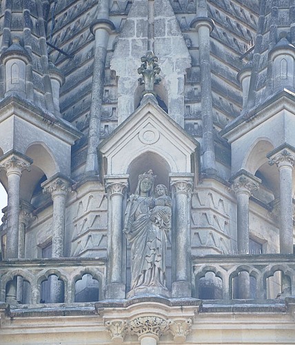 Statue de Marie et Jésus bénissant, depuis le clocher