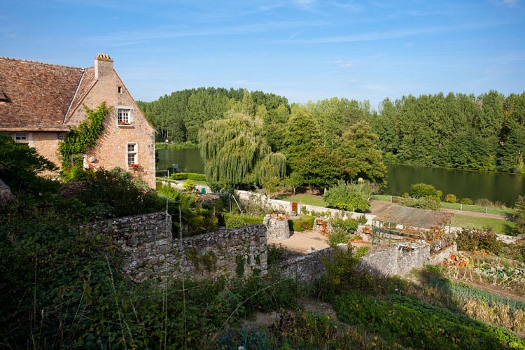 valleedelasarthe-Petite-cite-de-caractere-Parce-vue-sur-la-Sarthe
