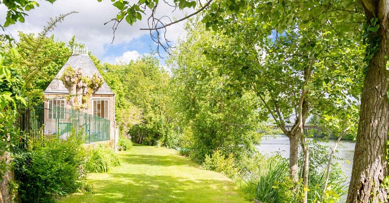 Chemin-le-long-de-la-riviere-Parcé