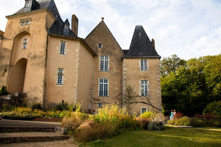 PCU72-chateau-pescheray-1