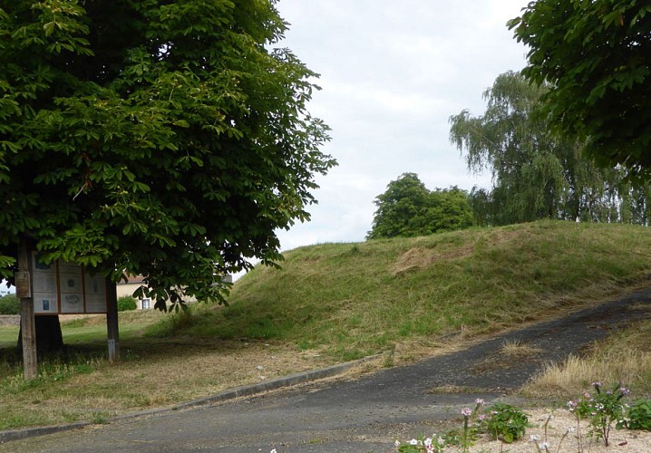 vallee-de-la-sarthe-Motte-feodale-Brulon