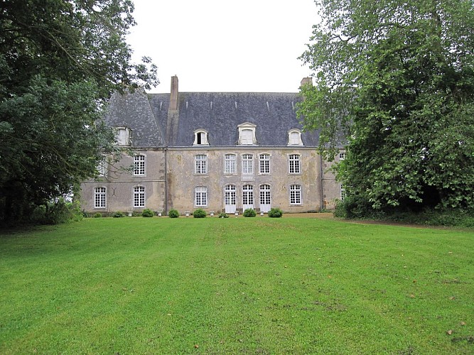 Chateau façade parc