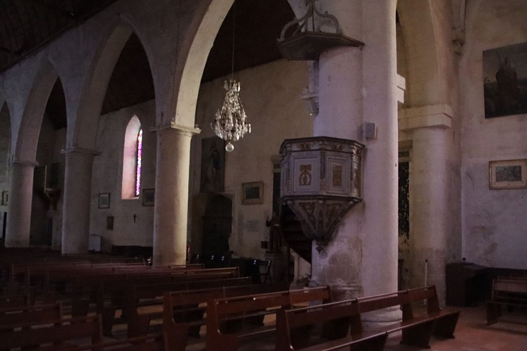 Une nef lumineuse et de nombreuses oeuvres à découvrir