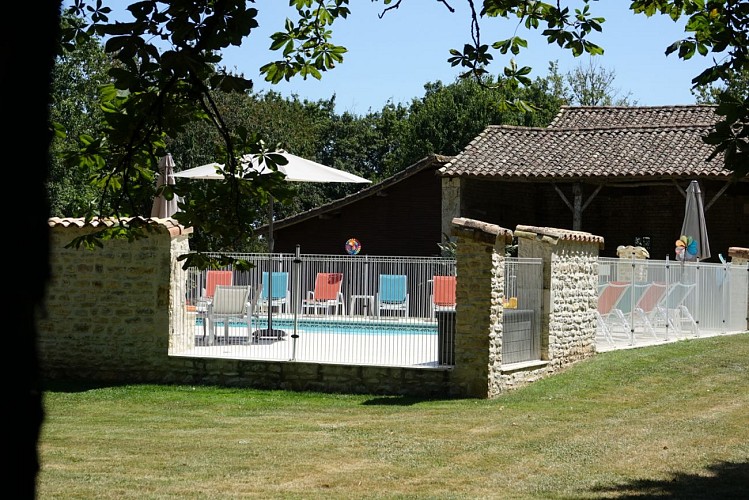 Poolside - Gites dans les champs