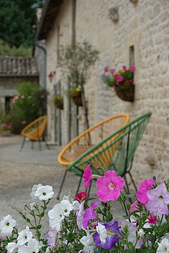 Courtyard - Gites dans les champs