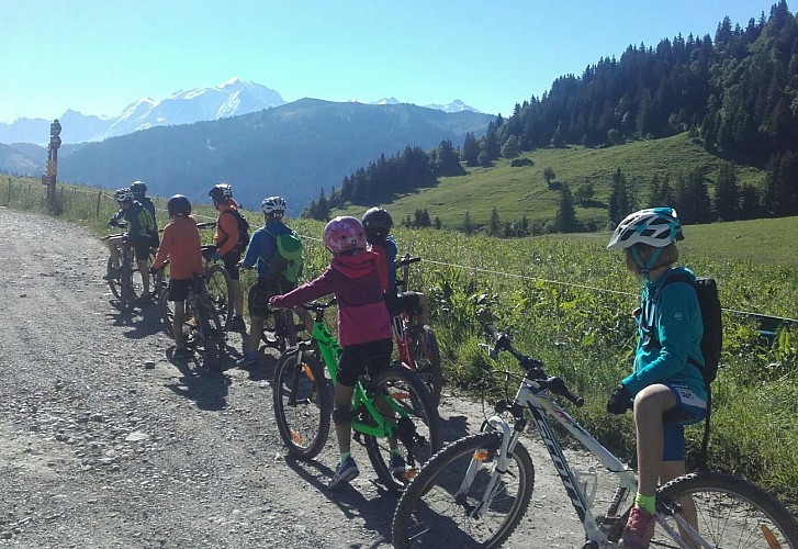 Mountainbike 8-12 Jahre: Biker-Kurs grüne bis blaue Stufe