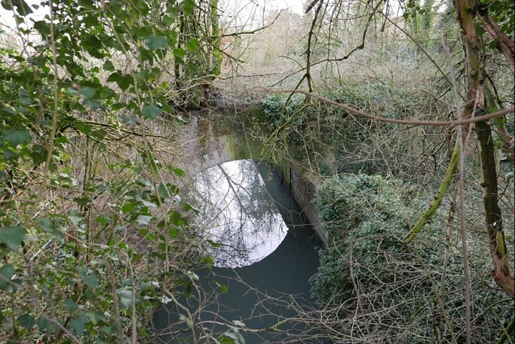 Dans les fortifications, pont du glacis