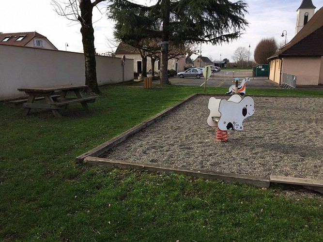 Aire de pique-nique - Siros - tables 4