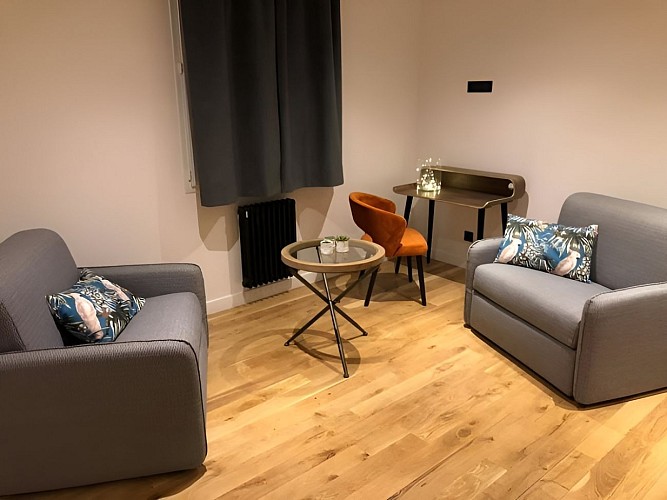 Manoir-Eveche-Lisieux-salon-chambre-2