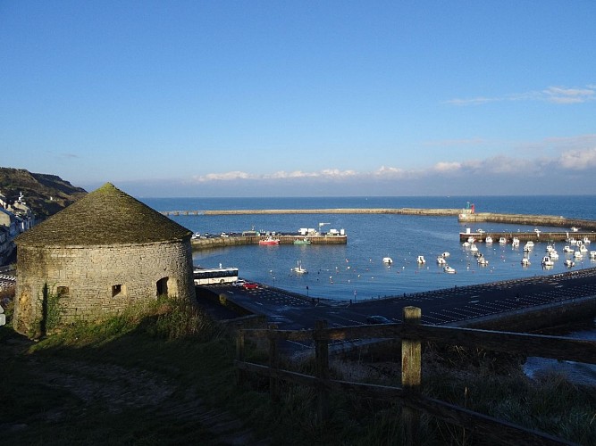Tour Vauban et port - Port-en-Bessin