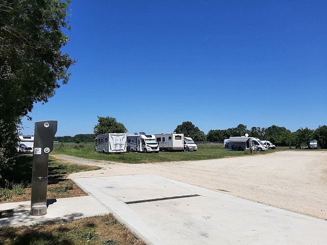 Aire de camping-car - Le Mazeau