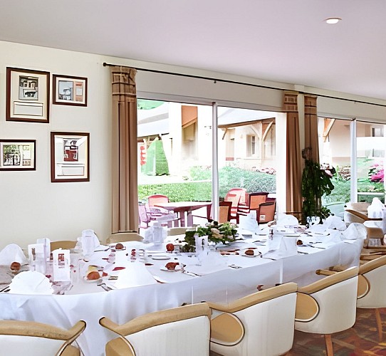 w-260-h-240-restaurant-golf-barriere-saint-julien-3-1529421523