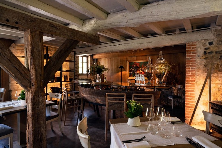 Salle de restaurant et boutique