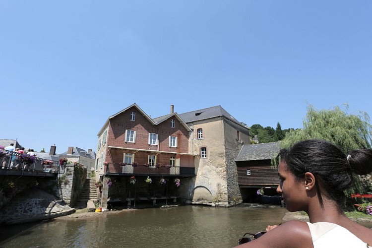 AIRE DE PIQUE-NIQUE - JARDIN PUBLIC