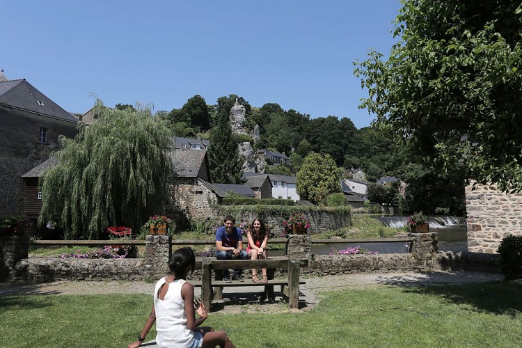 AIRE DE PIQUE-NIQUE - JARDIN PUBLIC