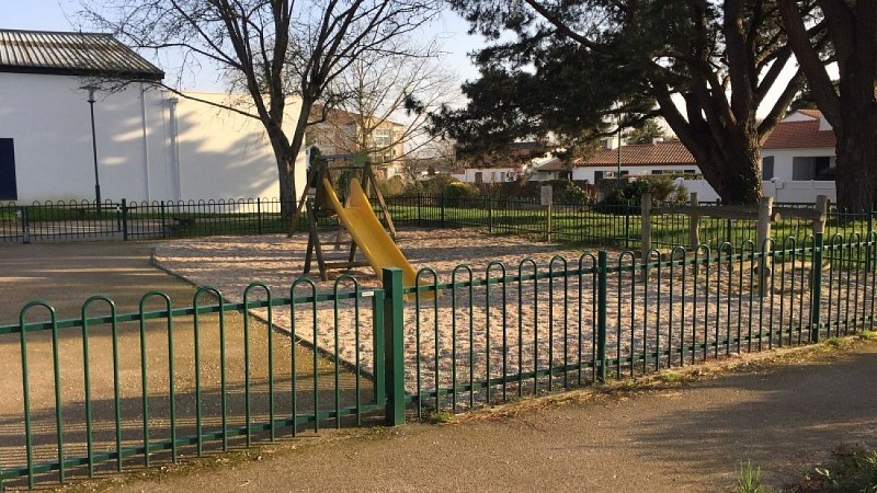 Aire de jeux Place Ledesma