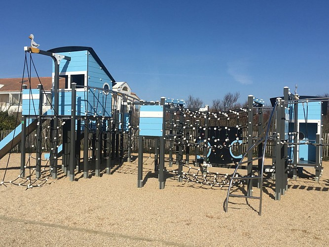 AIRE DE JEUX DU MARAIS GIRARD