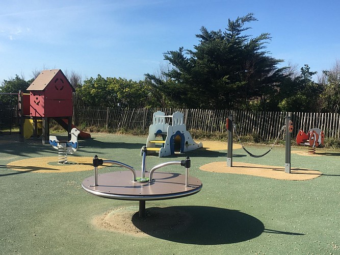 AIRE DE JEUX DU MARAIS GIRARD