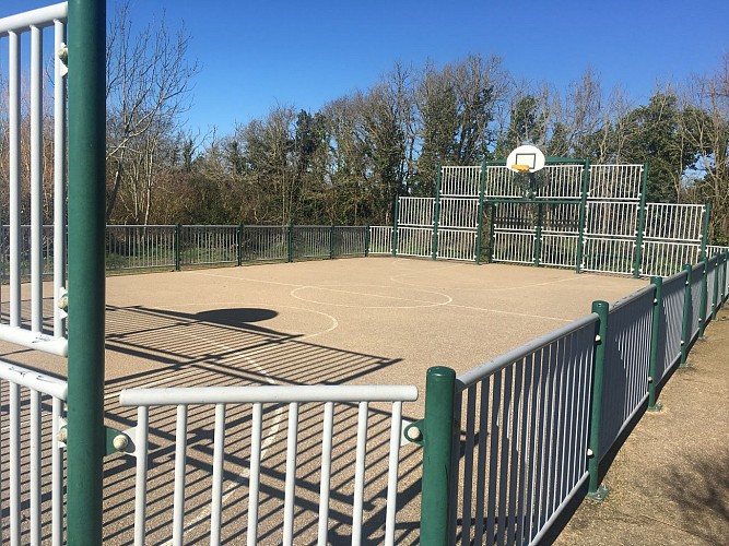 AIRE DE JEUX LES MORINIÈRES