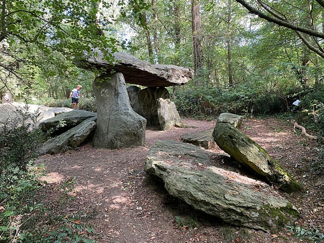 DOLMEN DES PIERRES FOLLES