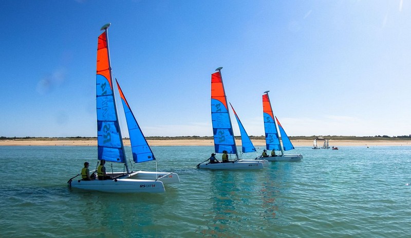 STAGES ET COURS DE CATAMARAN - BASE NAUTIQUE DE SION