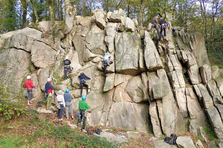 ESCALADE SITE DE BLOC DE FLEURIAIS