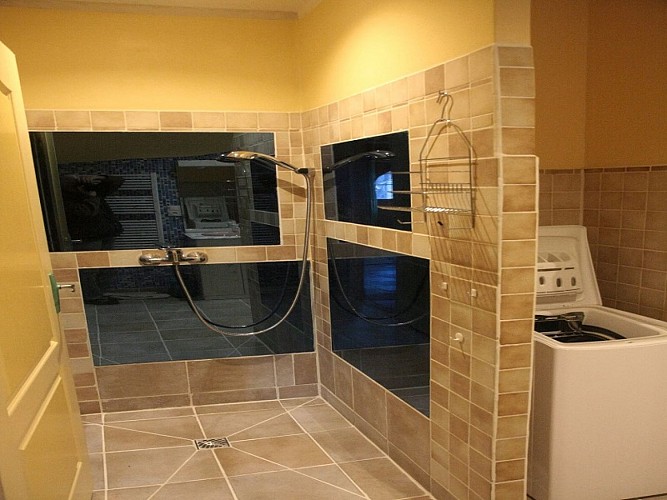 La-Grange-de-Campagnac_salle d'eau