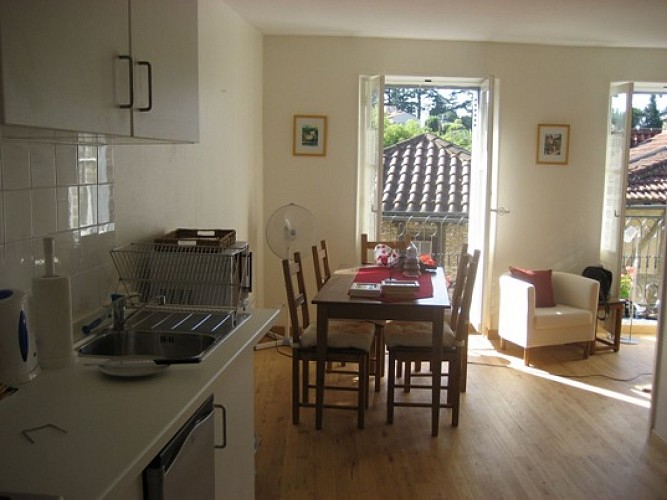 belvesholidaysapartment06_Apt2_kitchen-dining_Jul08