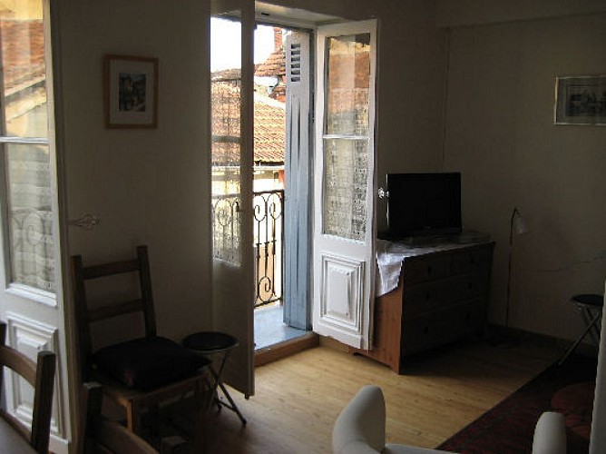 belvesholidaysapartment03_Apt2_balconies_Jul08